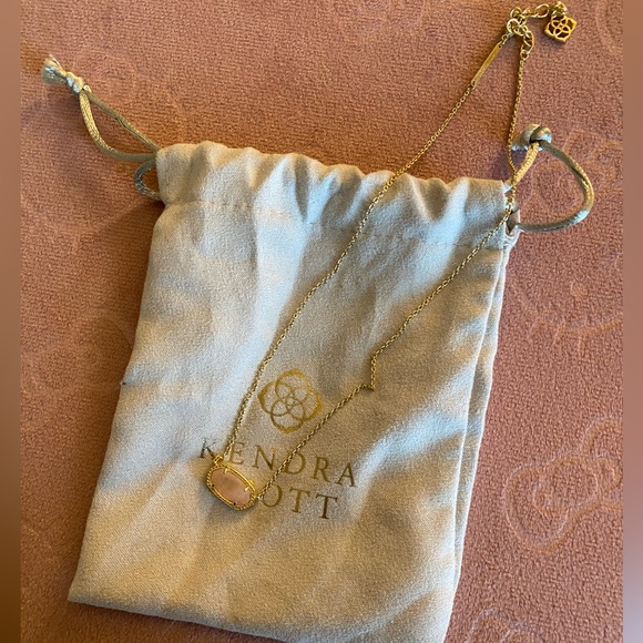 Kendra Scott Jewelry - Kendra Scott “Elisa” gold pendant necklace
